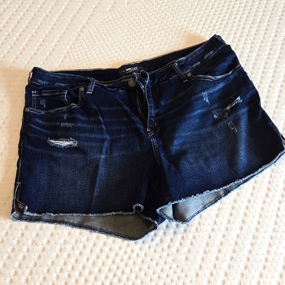 Silver Jeans Elyse Shorts - Picture 1 of 3
